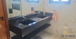 Sobrado de Alto Padrão no Alphaville com 3 Suítes e Piscina Privativa
