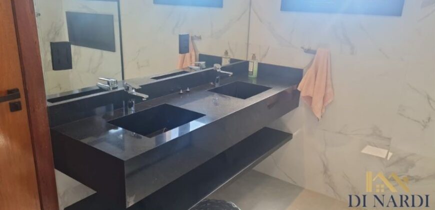 Sobrado de Alto Padrão no Alphaville com 3 Suítes e Piscina Privativa