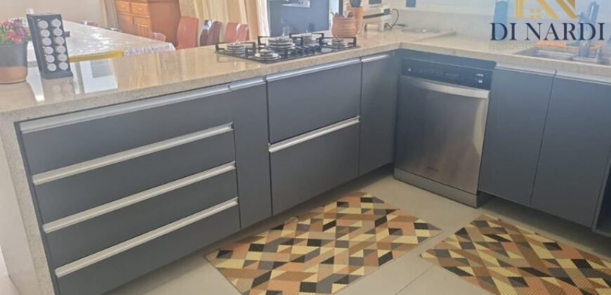 Sobrado de Alto Padrão no Alphaville com 3 Suítes e Piscina Privativa