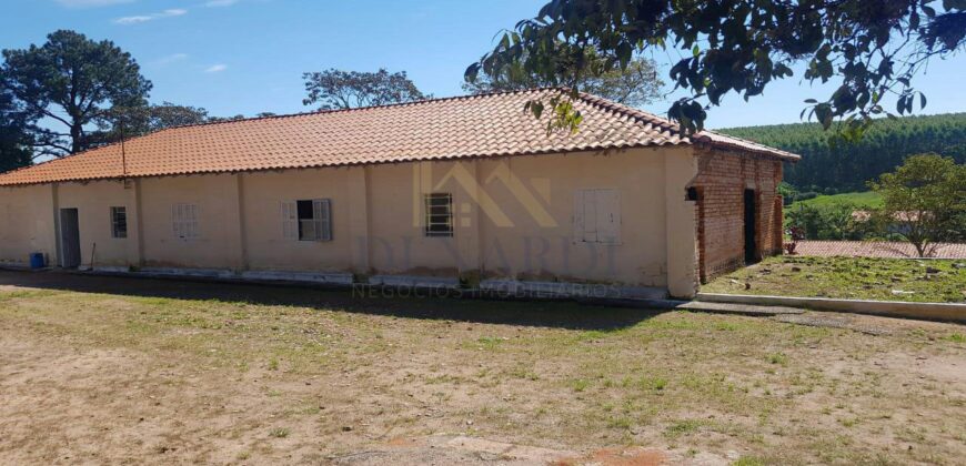 Sítio Espetacular à Venda com Múltiplas Construções em Itu