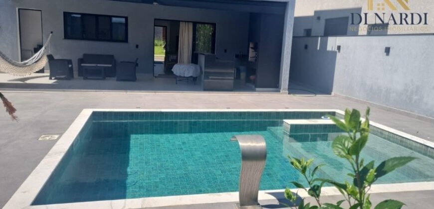 Sobrado de Alto Padrão no Alphaville com 3 Suítes e Piscina Privativa