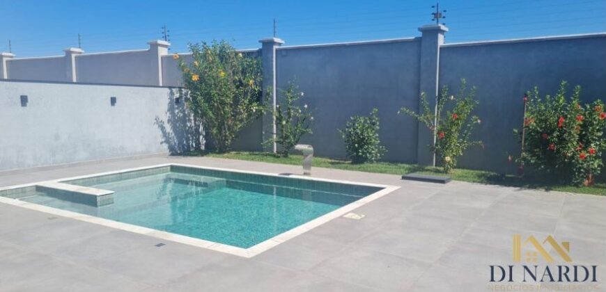 Sobrado de Alto Padrão no Alphaville com 3 Suítes e Piscina Privativa