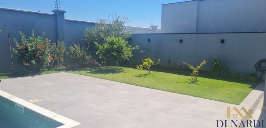 Sobrado de Alto Padrão no Alphaville com 3 Suítes e Piscina Privativa