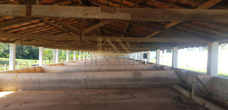 Sítio Espetacular à Venda com Múltiplas Construções em Itu