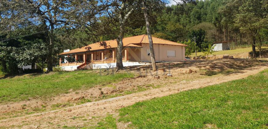 Sítio Espetacular à Venda com Múltiplas Construções em Itu