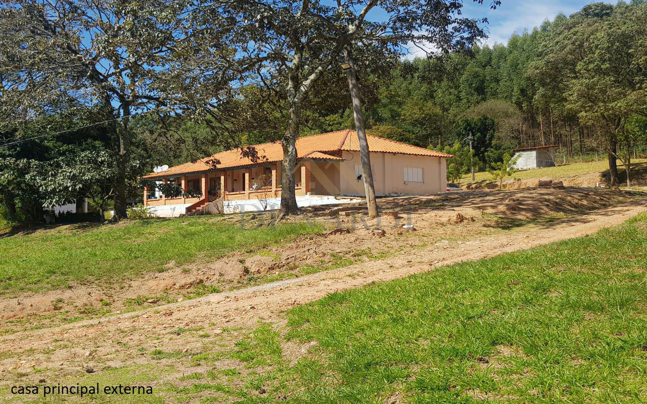 Sítio Espetacular à Venda com Múltiplas Construções em Itu