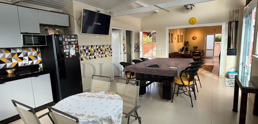 Casa Térrea com 2 Suítes e Área Gourmet no Condomínio Acqua Show com 180 m²