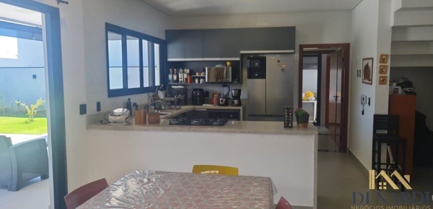 Sobrado de Alto Padrão no Alphaville com 3 Suítes e Piscina Privativa