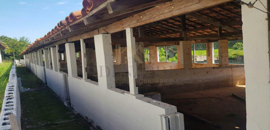 Sítio Espetacular à Venda com Múltiplas Construções em Itu