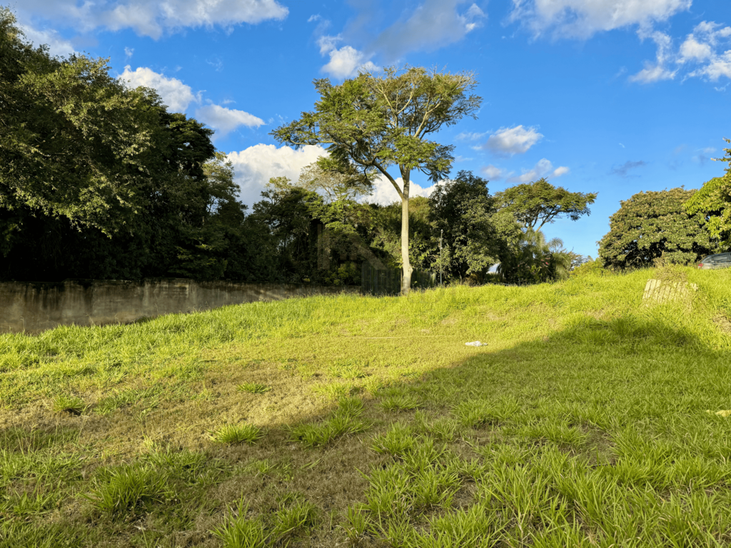 Terreno Amplo com 1.875m² em Condomínio Fechado na Raposo Tavares em Sorocaba