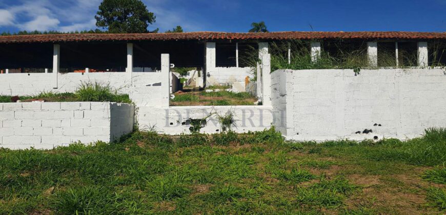 Sítio Espetacular à Venda com Múltiplas Construções em Itu