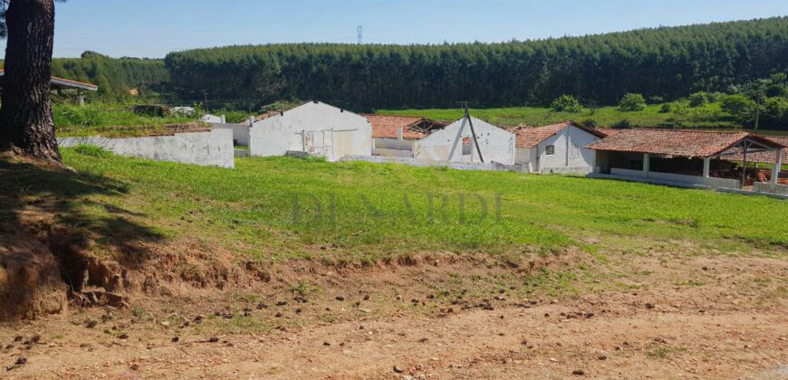 Sítio Espetacular à Venda com Múltiplas Construções em Itu