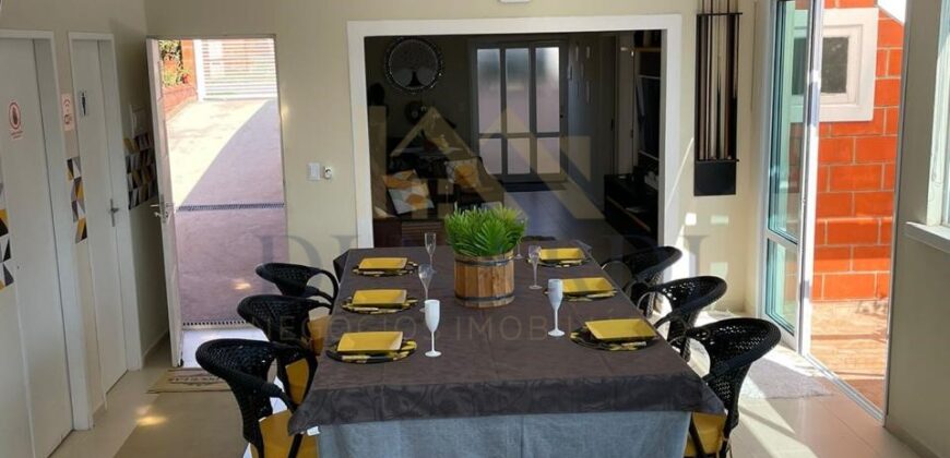 Casa Térrea com 2 Suítes e Área Gourmet no Condomínio Acqua Show com 180 m²