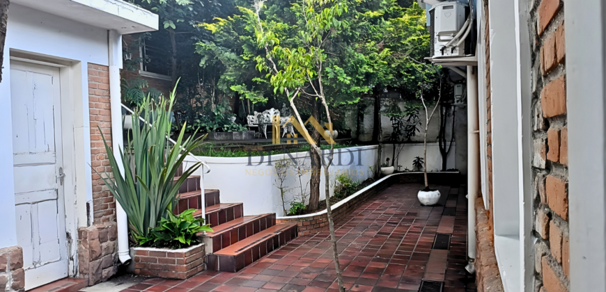 Imóvel Comercial de Alto Padrão na City Lapa: 584m² Privilegiados para Clínicas e Escritório