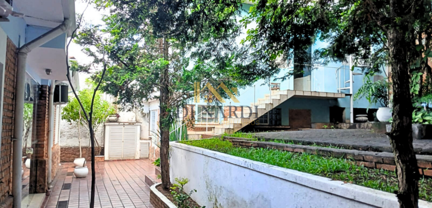 Imóvel Comercial de Alto Padrão na City Lapa: 584m² Privilegiados para Clínicas e Escritório