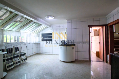 cozinha-ampla-com-porteira-estilo-colonial-a-venda-em-sorocaba-sp