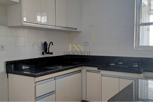 cozinha-armarios-e-gabinete-embutidos-mesa-e-bancada-apartamento-santana-sp