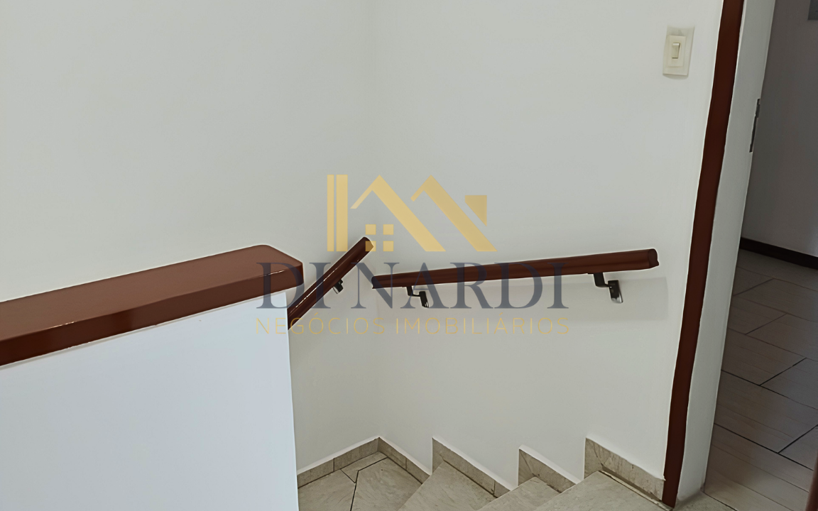 escadas-com-corrimão-casa-em-condominio