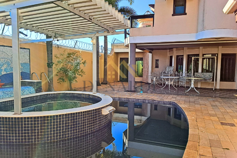 piscina-e-hidromassagem-aquecida-casa-elton-ville-sorocaba