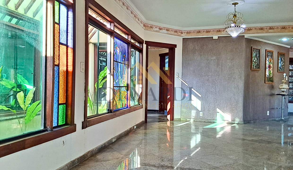sala-com-vitral-e-granito-casa-campolim