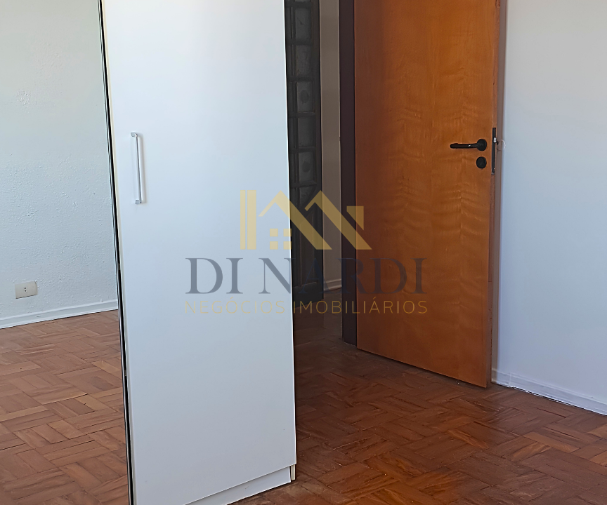 suite-com-guarda-roupas-apto-para-locacao