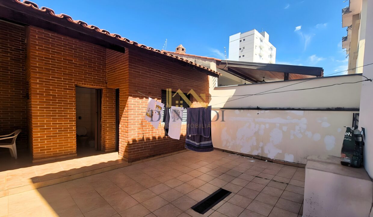 Casa-com-edícula-churrasqueira-quintal-espaçoso
