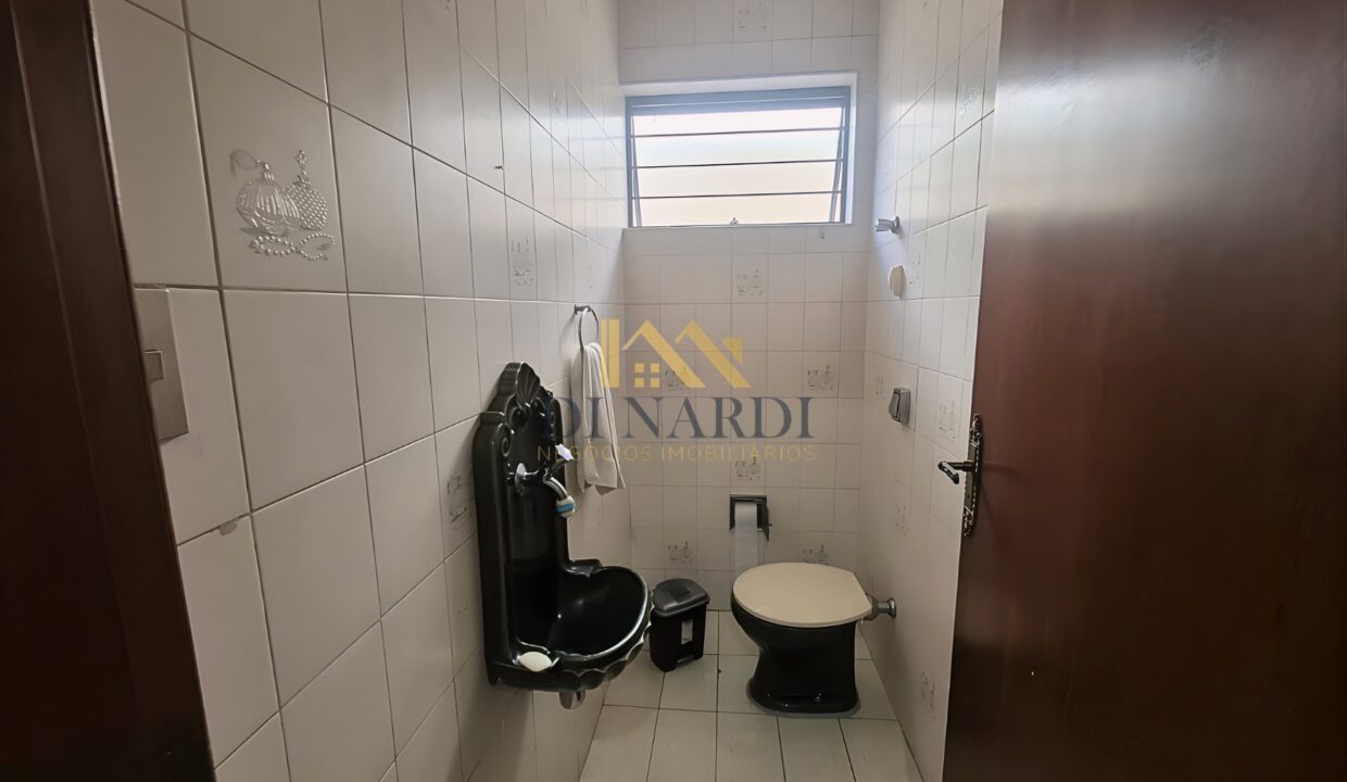 Casa-com-edícula-lavabo-com-mictório