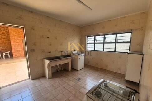 Casa-com-edícula-quintal-espaçoso-churrasqueira-gourmet