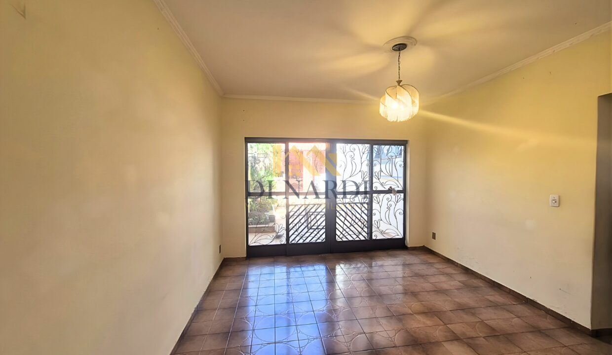 Casa-com-sobrado-e-edícula-escadas-de-madeira-sorocaba