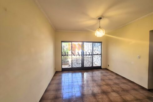 Casa-com-sobrado-e-edícula-escadas-de-madeira-sorocaba