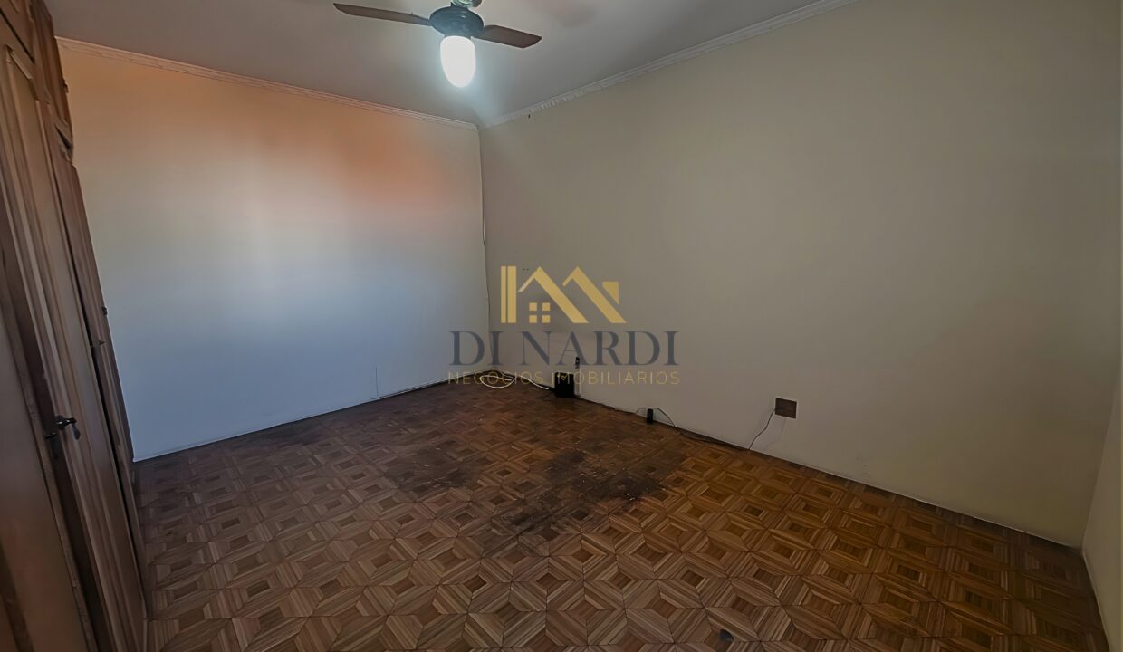 Casa-com-sobrado-quarto-de-hóspedes-com-guarda-roupas-espaçoso-vila-jardini