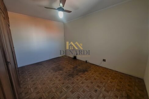 Casa-com-sobrado-quarto-de-hóspedes-com-guarda-roupas-espaçoso-vila-jardini