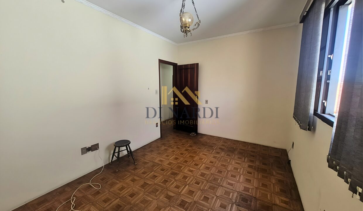 Casa-com-sobrado-quarto-ou-espaço-extra
