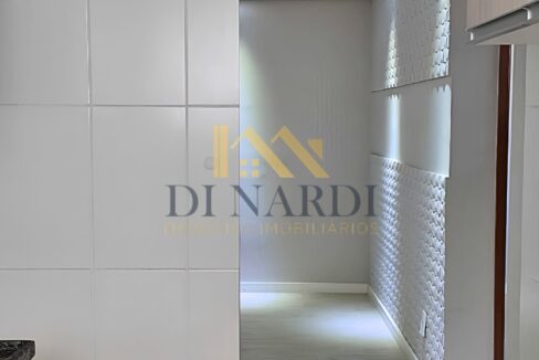 apto-com-luminarias-armarios-e-piso-de-porcelanato