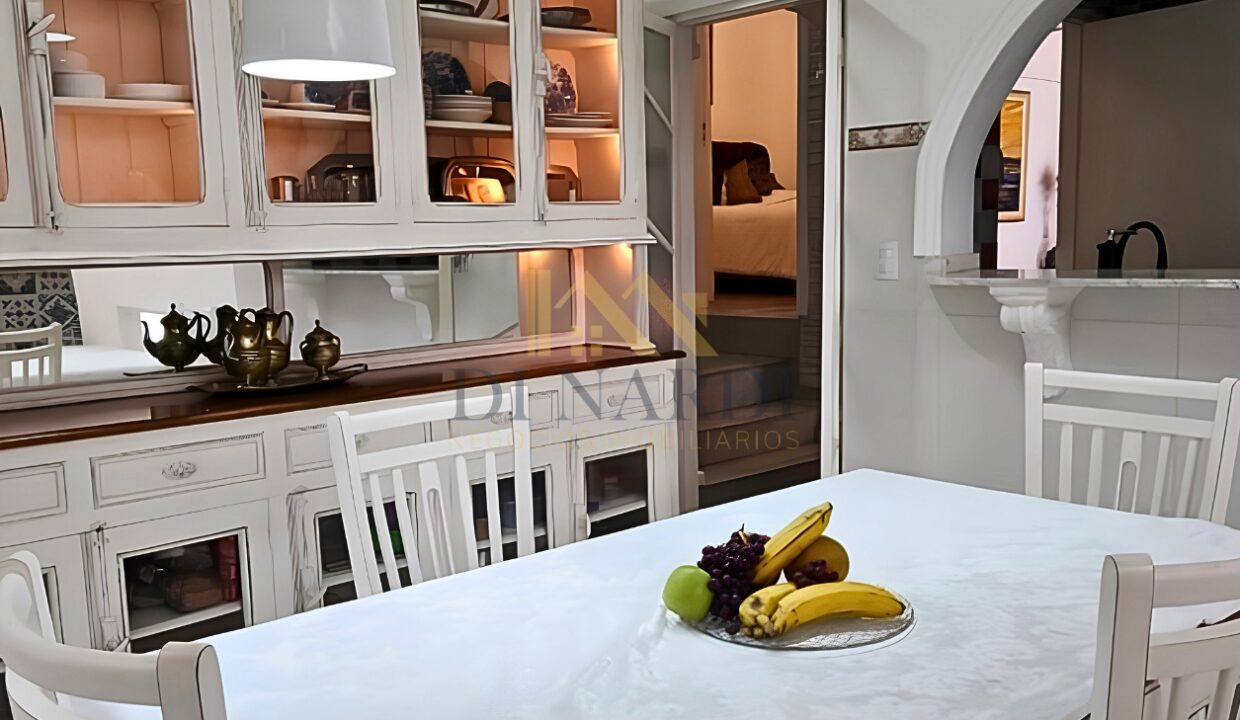 cozinha-mobiliada-em-casa-espaçosa-em-são-paulo