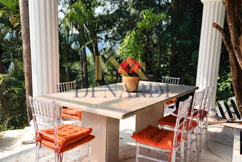 magnífico-jardim-em-casa-de-luxo