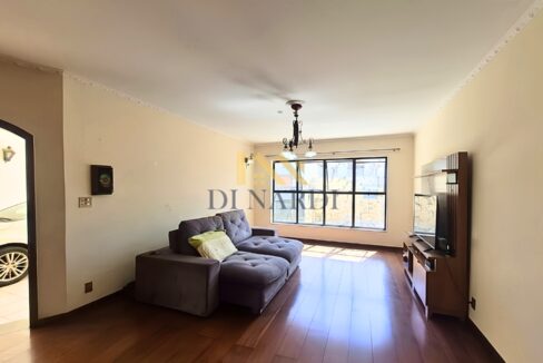 sala-estar-piso-madeira-ampla-sorocaba-iluminada