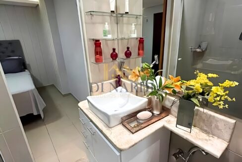 banheiro-com-box-e-gabinte-instalado-suite-casa-a-venda-imirim