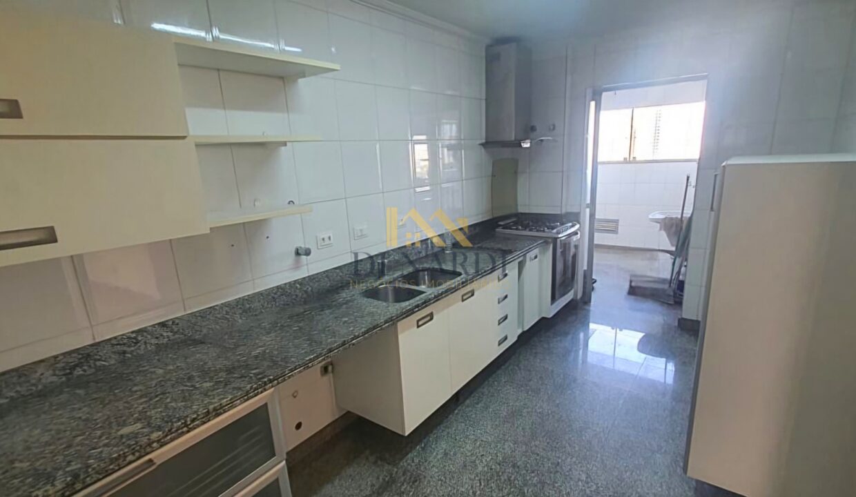 cozinha-ampla-e-despensa-edificio-estoril